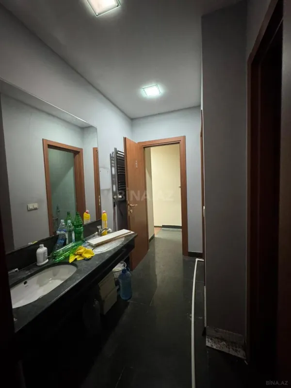 Kirayə verilir 12 otaqlı ofis 550 m²