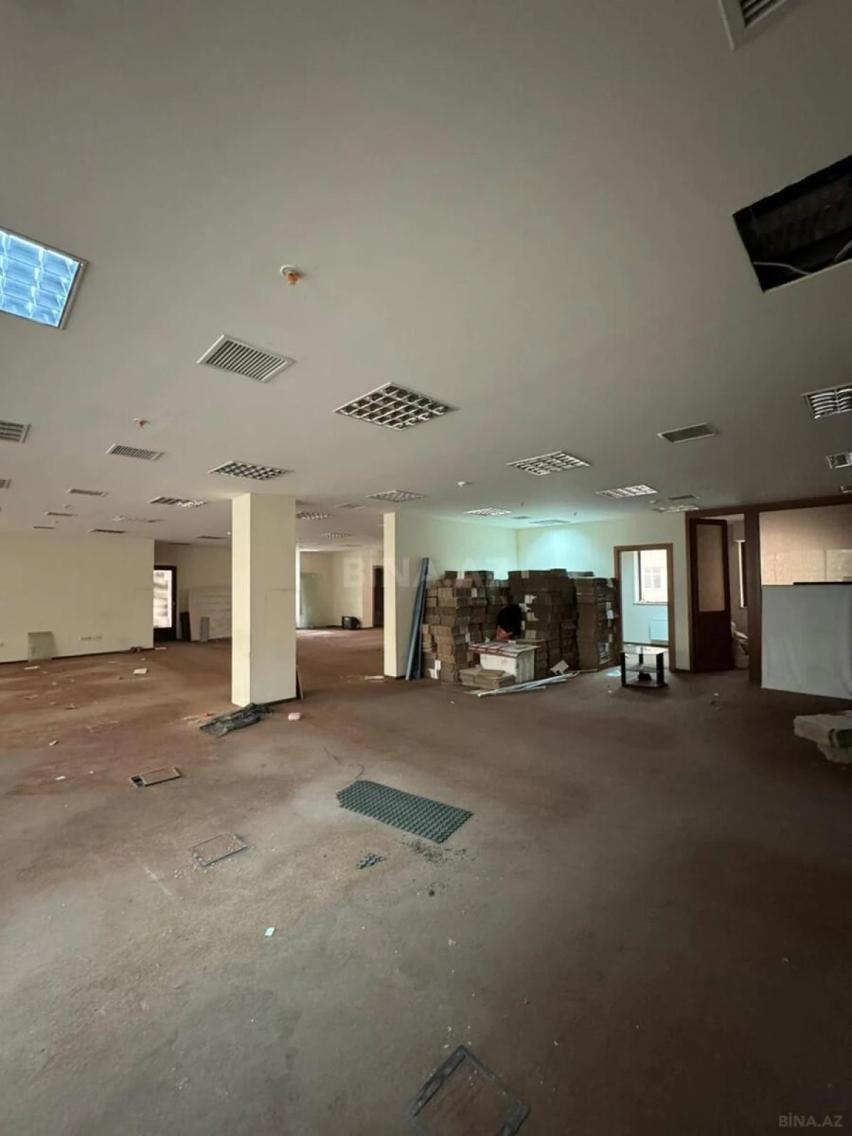 Kirayə verilir 12 otaqlı ofis 550 m²