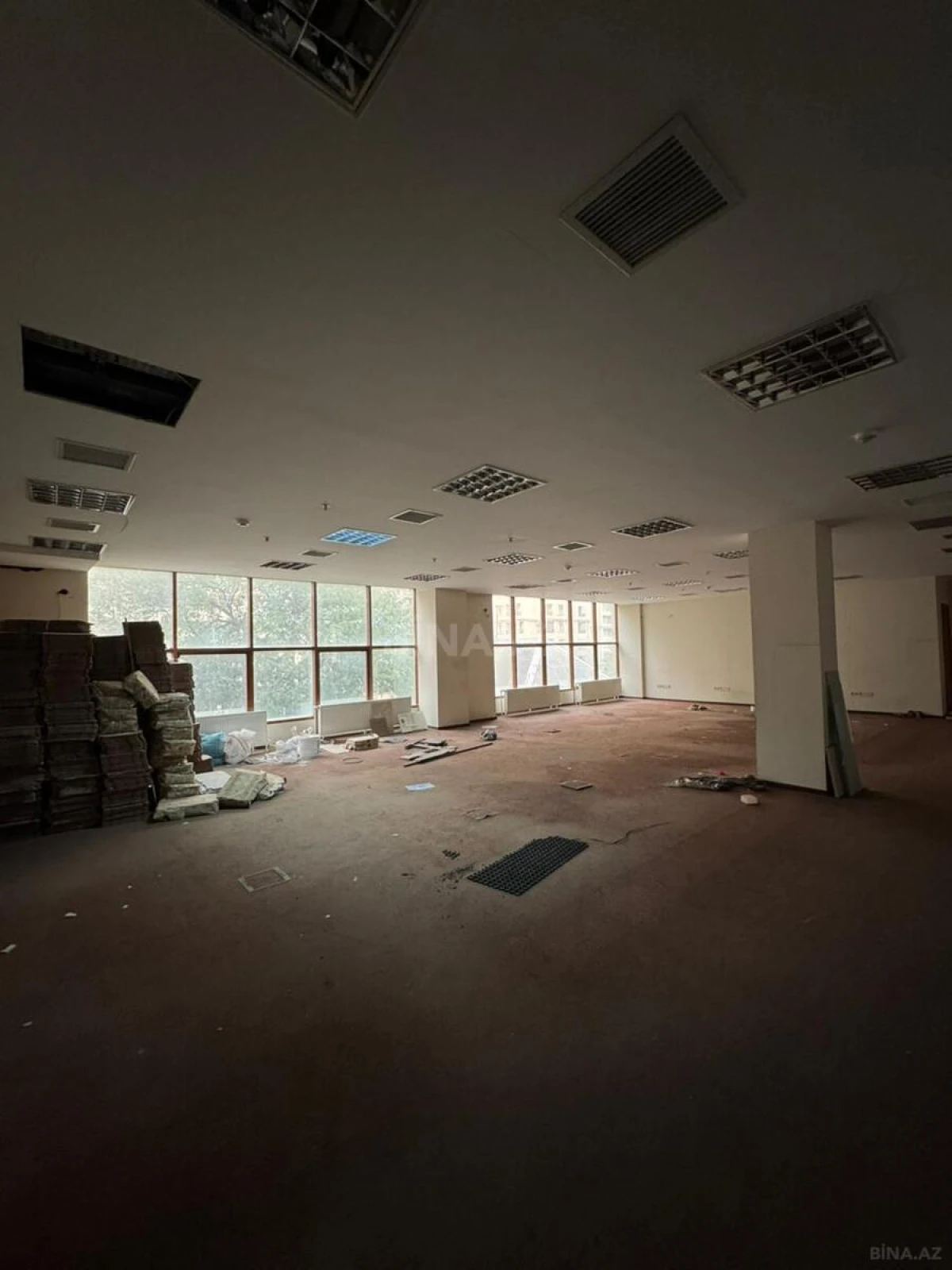 Kirayə verilir 12 otaqlı ofis 550 m²