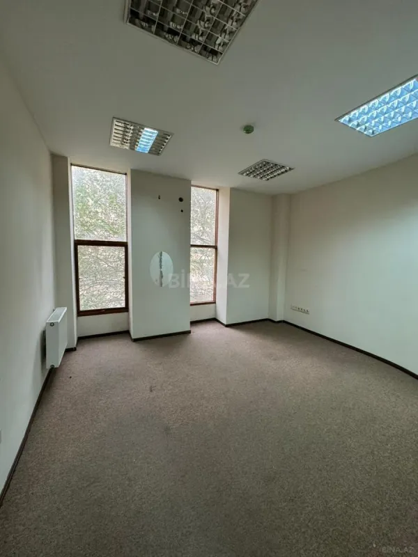 Kirayə verilir 12 otaqlı ofis 550 m²