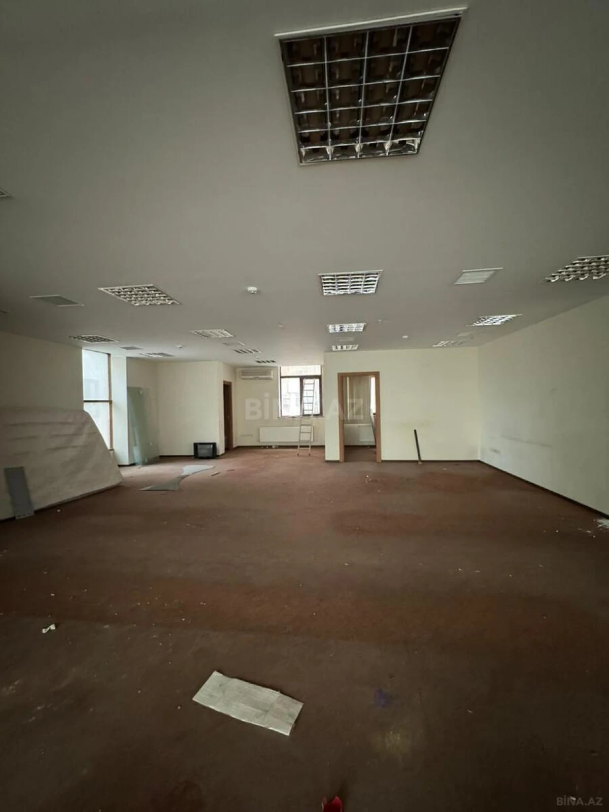 Kirayə verilir 12 otaqlı ofis 550 m²