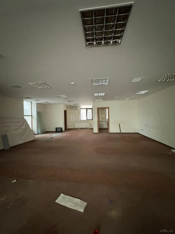 Kirayə verilir 12 otaqlı ofis 550 m²