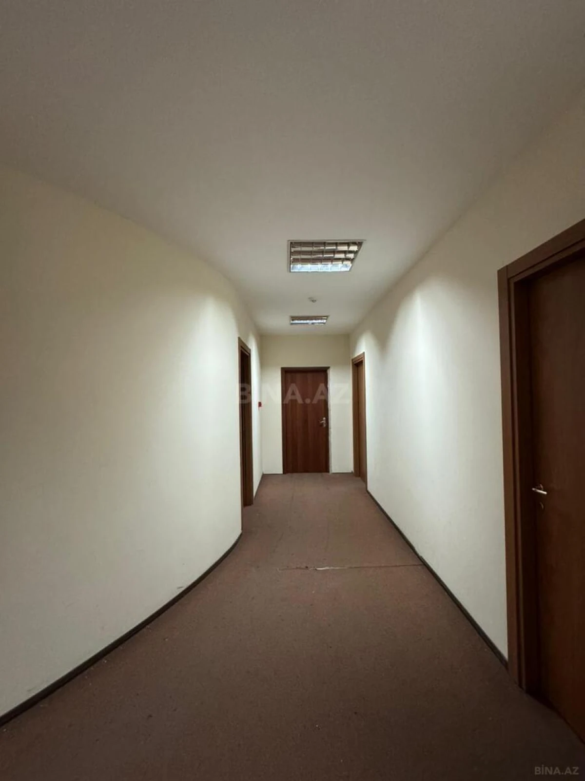 Kirayə verilir 12 otaqlı ofis 550 m²