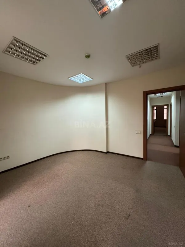 Kirayə verilir 12 otaqlı ofis 550 m²