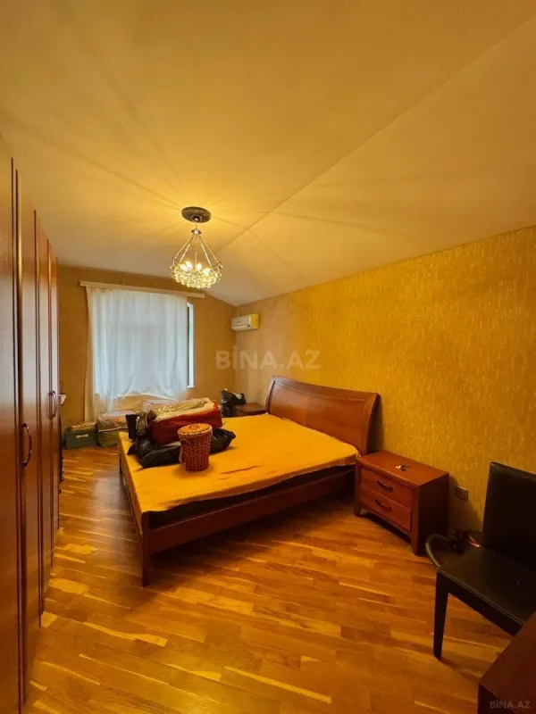 Satılır 5 otaqlı həyət evi 300 m²