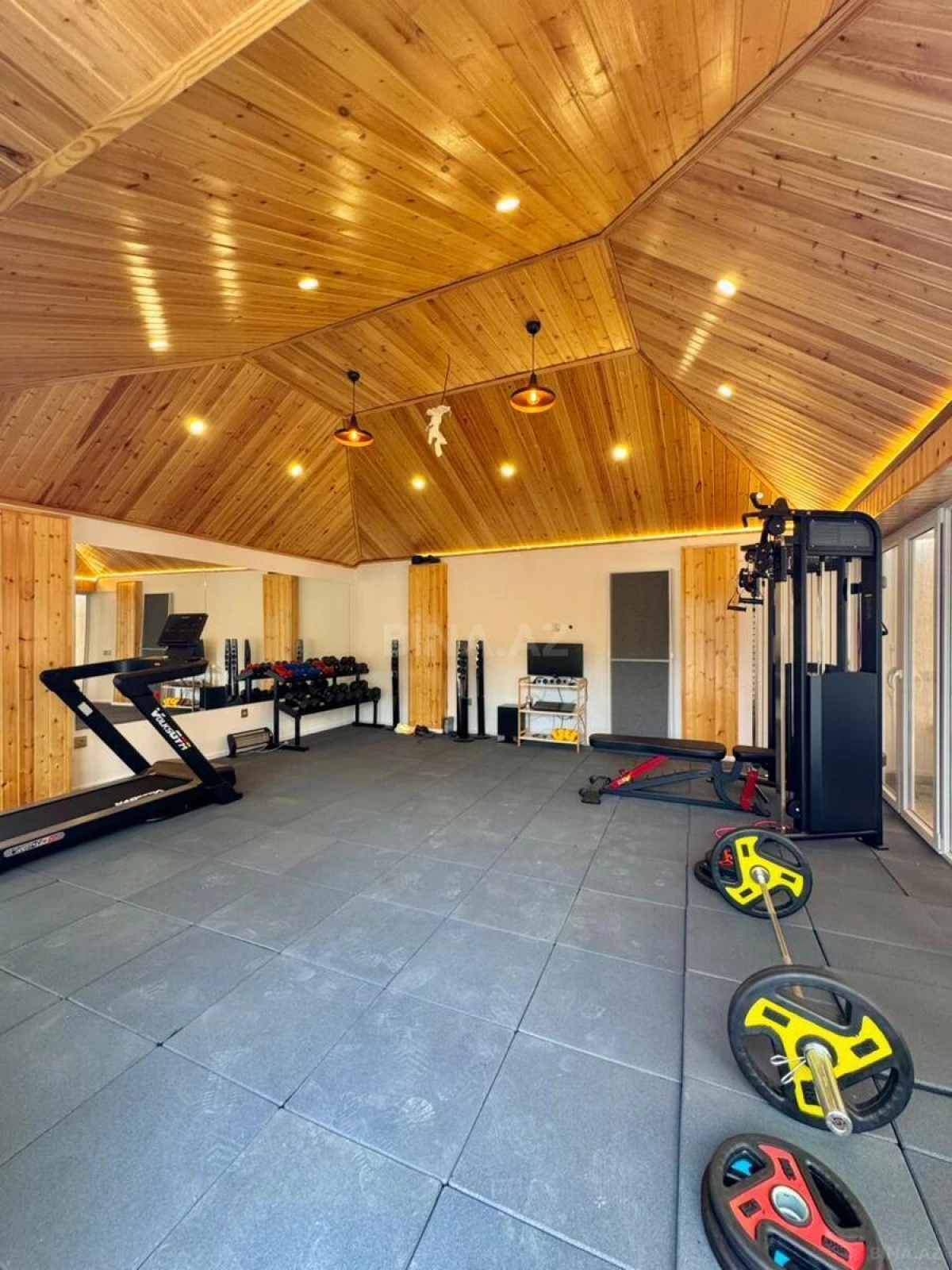 Satılır 5 otaqlı həyət evi 300 m²