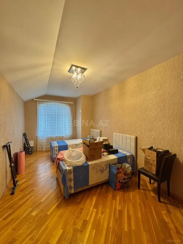 Satılır 5 otaqlı həyət evi 300 m²