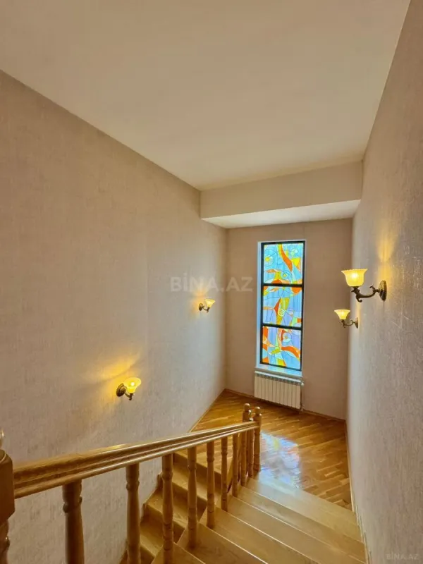 Satılır 5 otaqlı həyət evi 300 m²