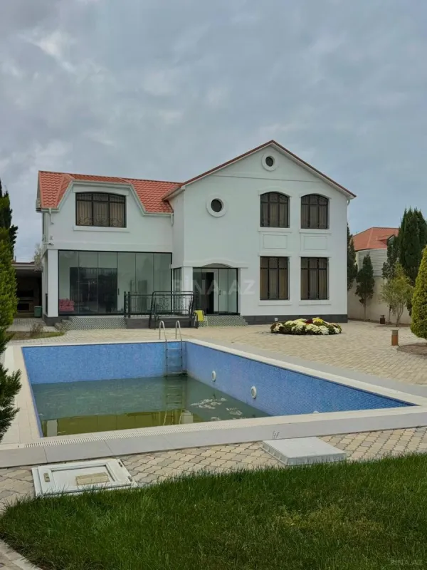 Satılır 5 otaqlı həyət evi 300 m²
