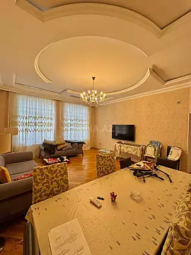 Satılır 5 otaqlı həyət evi 300 m²