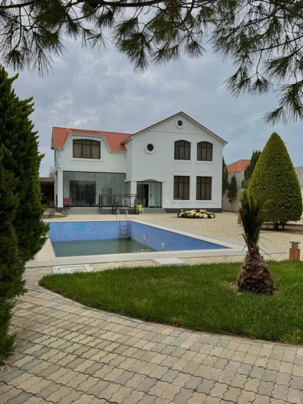 Satılır 5 otaqlı həyət evi 300 m²