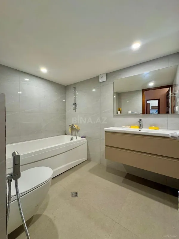 Satılır 5 otaqlı həyət evi 300 m²