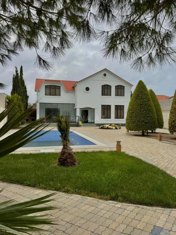 Satılır 5 otaqlı həyət evi 300 m²