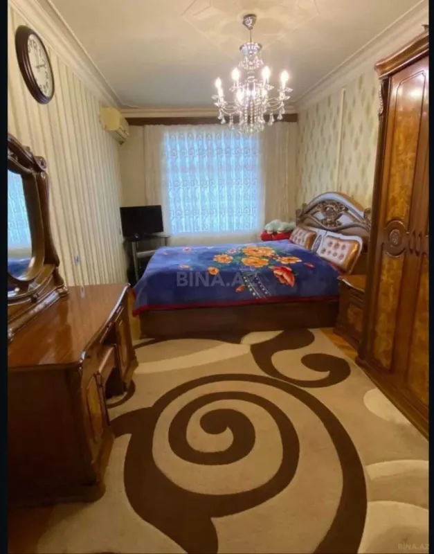 Satılır 5 otaqlı mənzil 130 m²