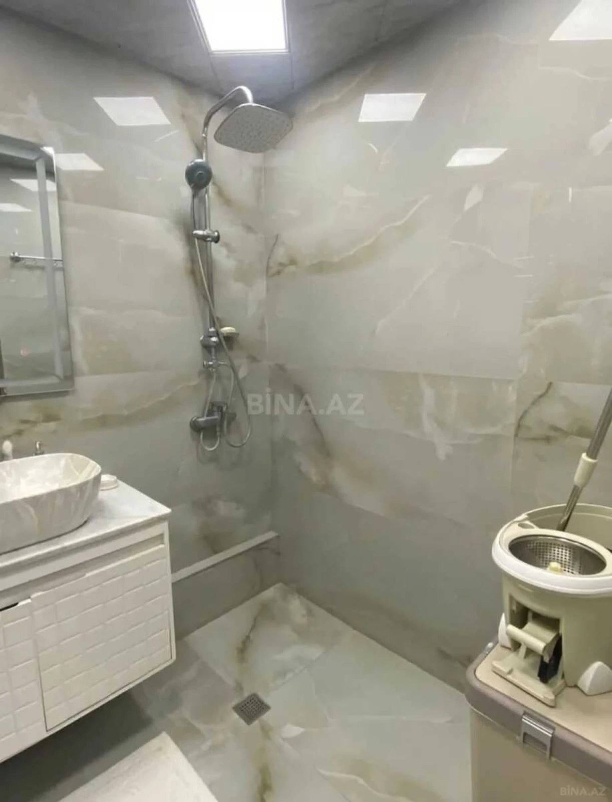 Satılır 5 otaqlı mənzil 130 m²