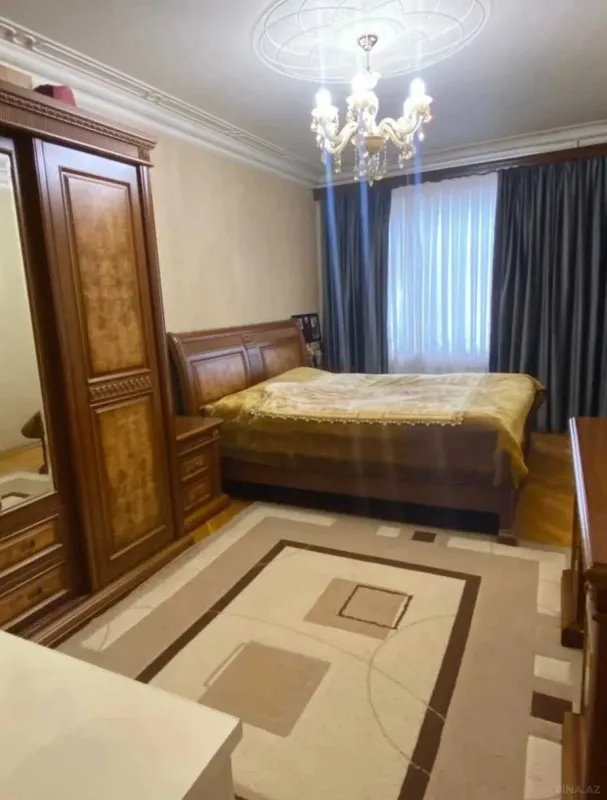 Satılır 5 otaqlı mənzil 130 m²