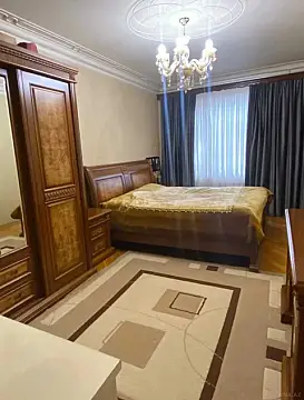 Satılır 5 otaqlı mənzil 130 m²