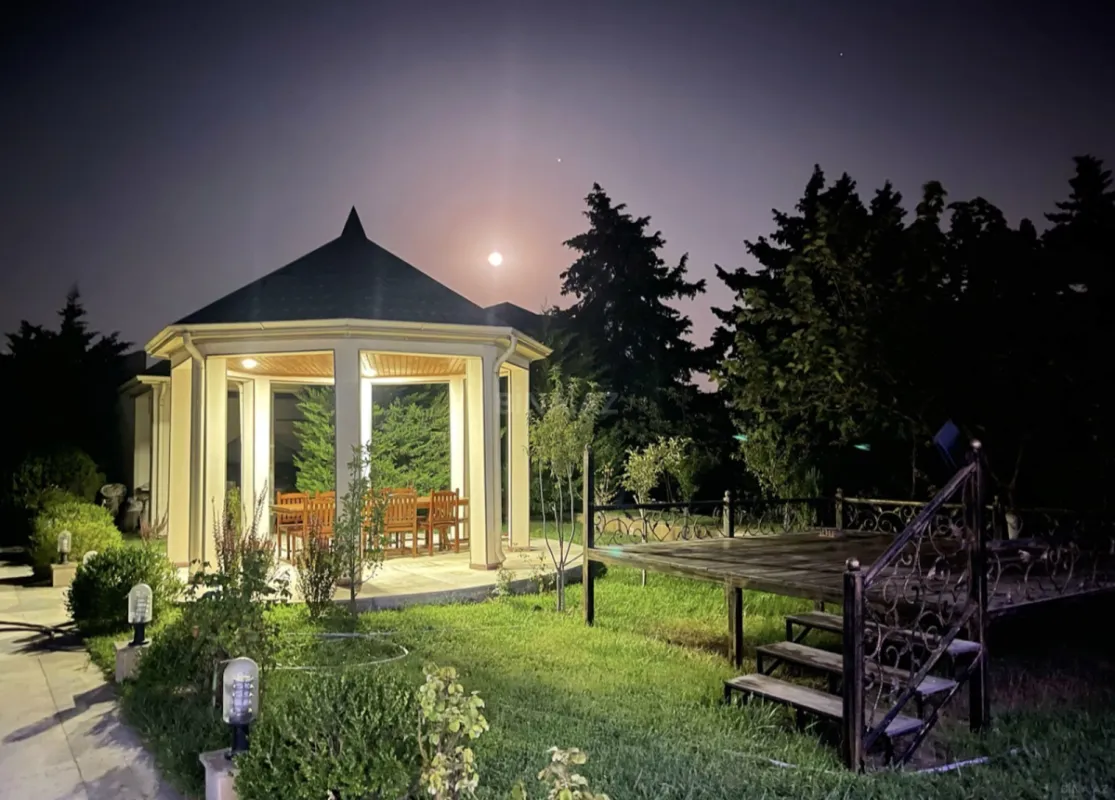 Satılır 6 otaqlı həyət evi 600 m²