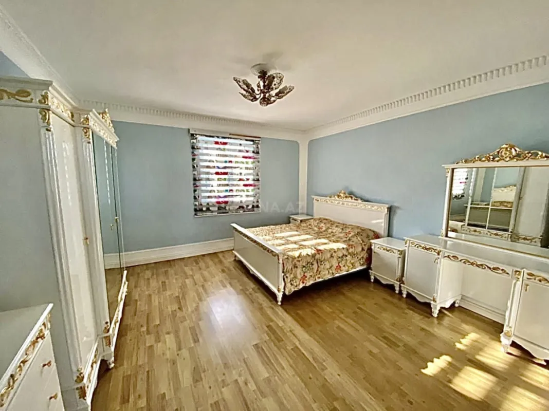 Satılır 6 otaqlı həyət evi 600 m²