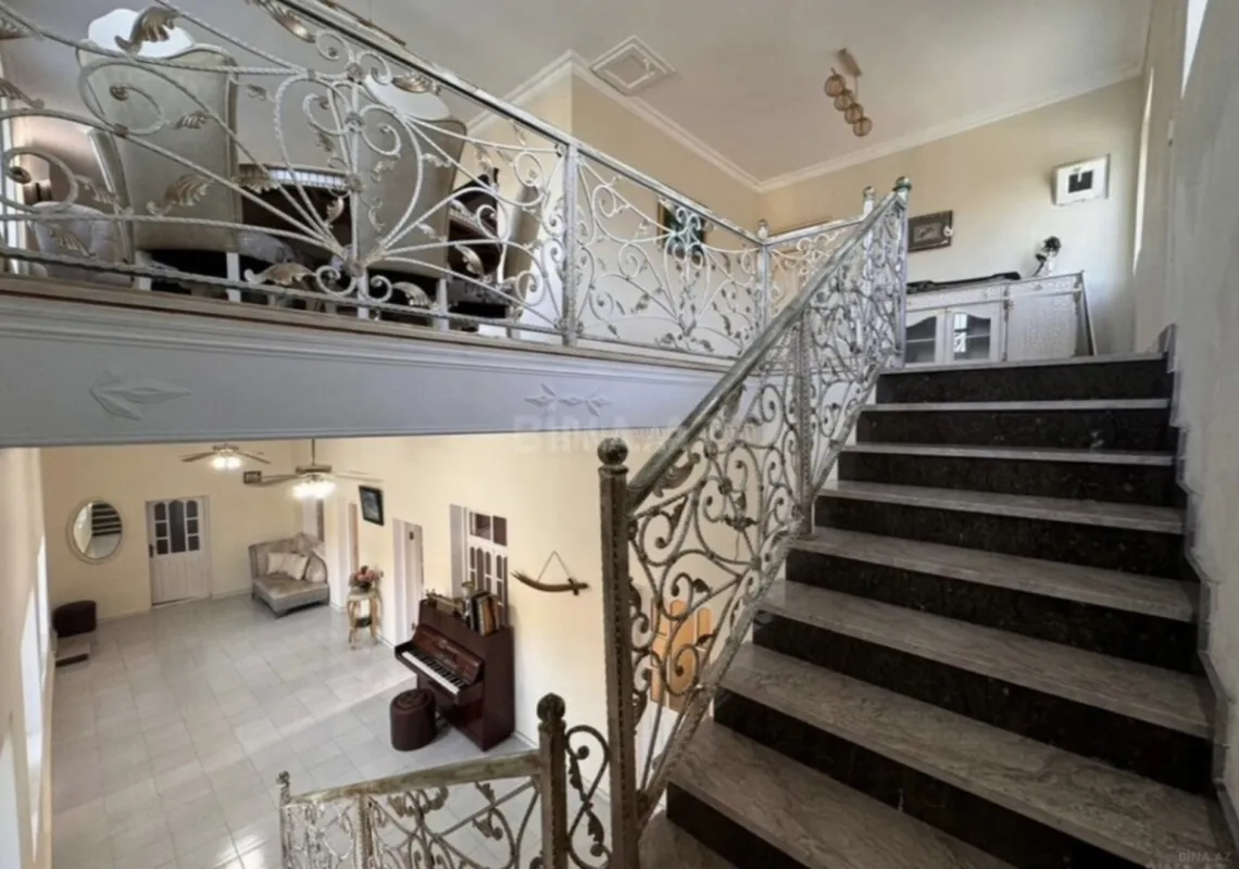 Satılır 6 otaqlı həyət evi 600 m²