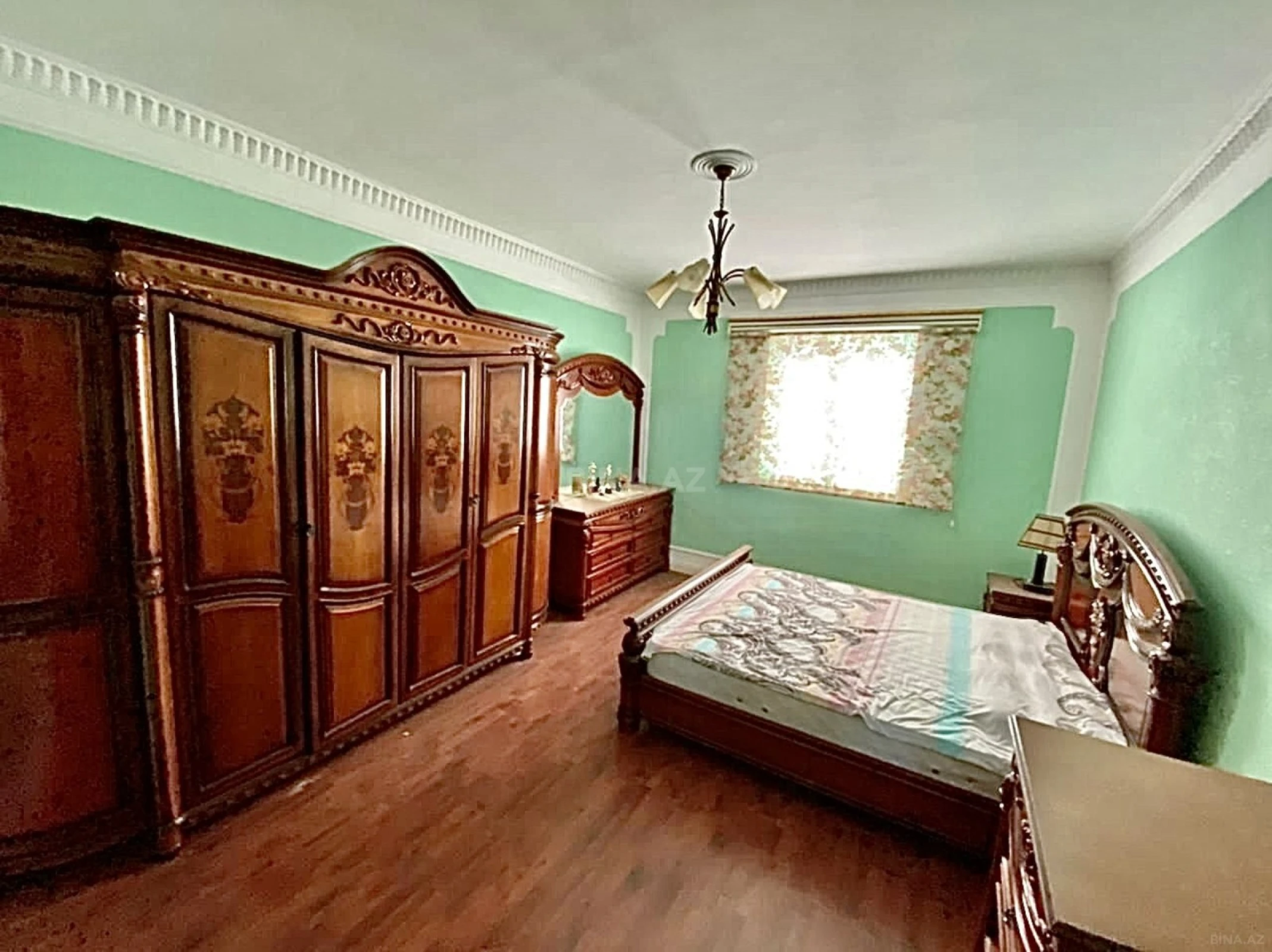 Satılır 6 otaqlı həyət evi 600 m²