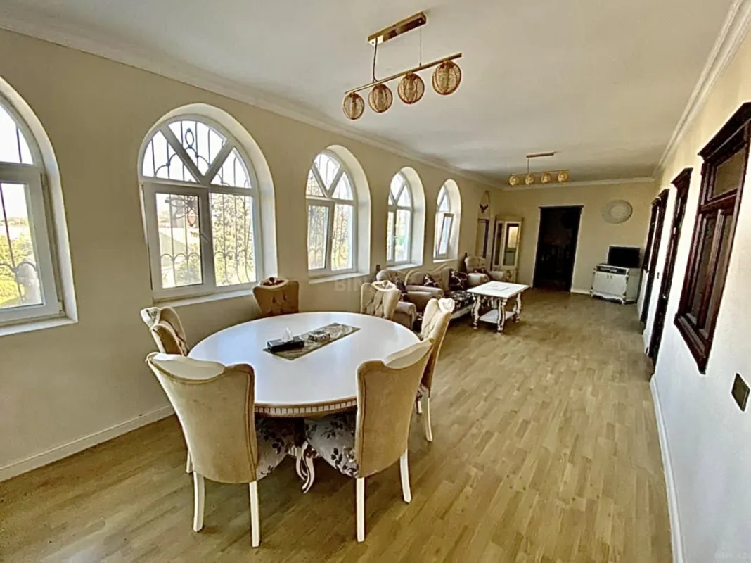 Satılır 6 otaqlı həyət evi 600 m²