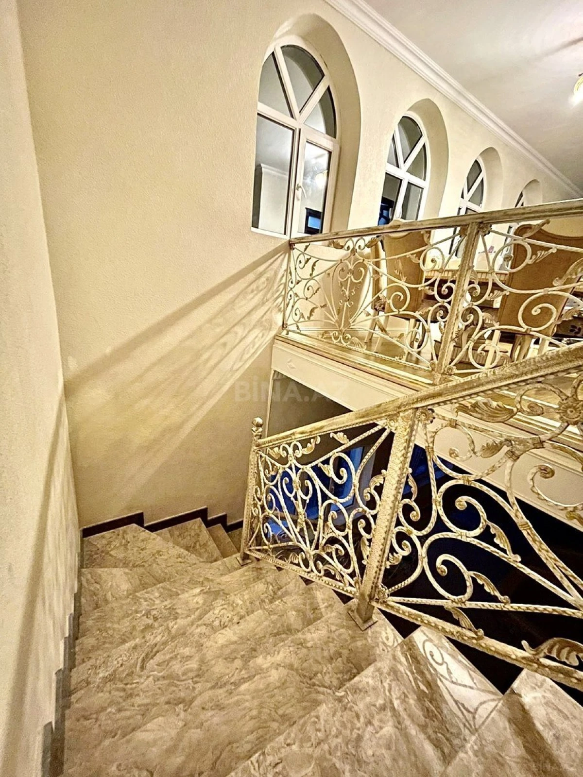 Satılır 6 otaqlı həyət evi 600 m²