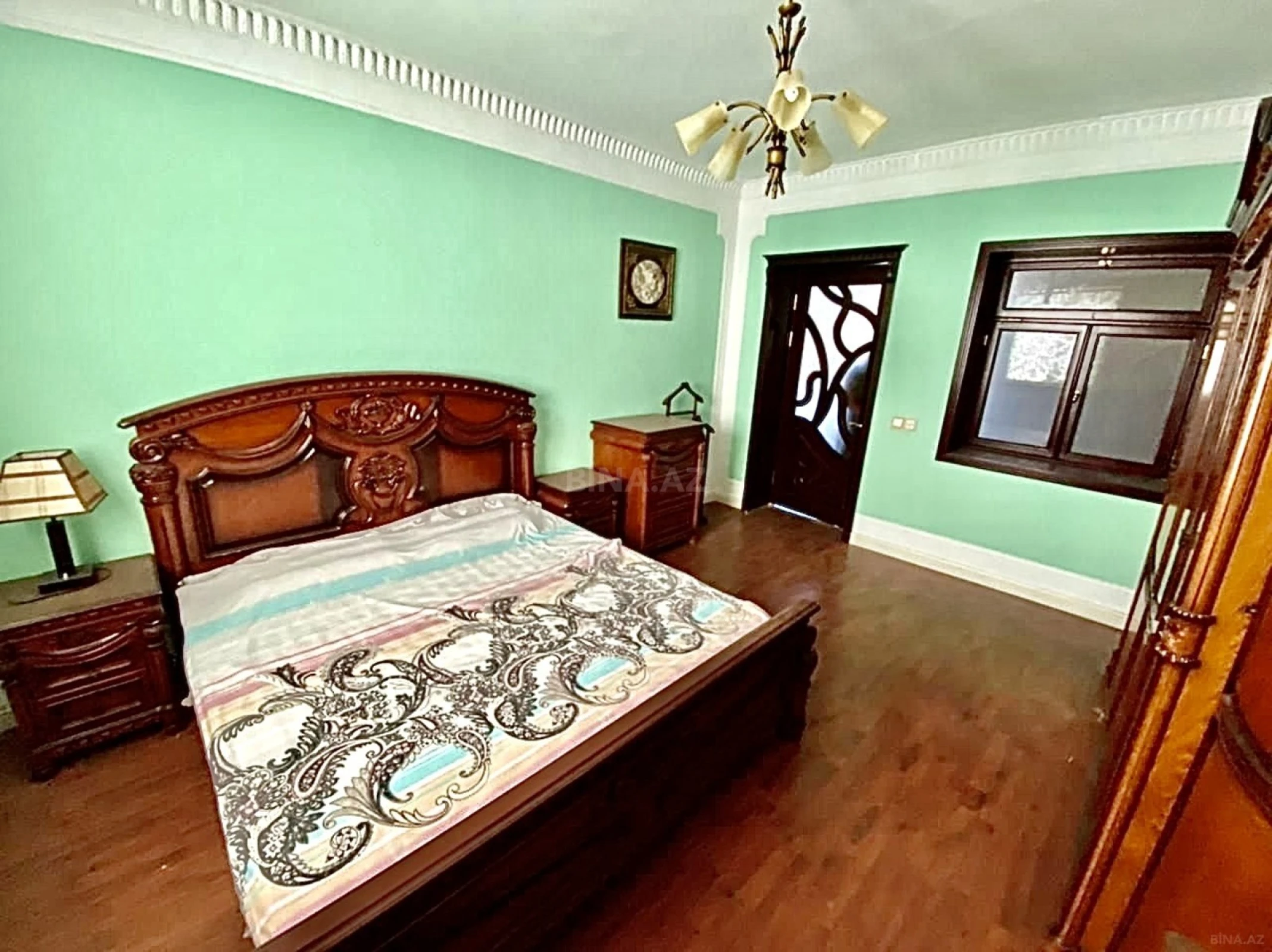 Satılır 6 otaqlı həyət evi 600 m²