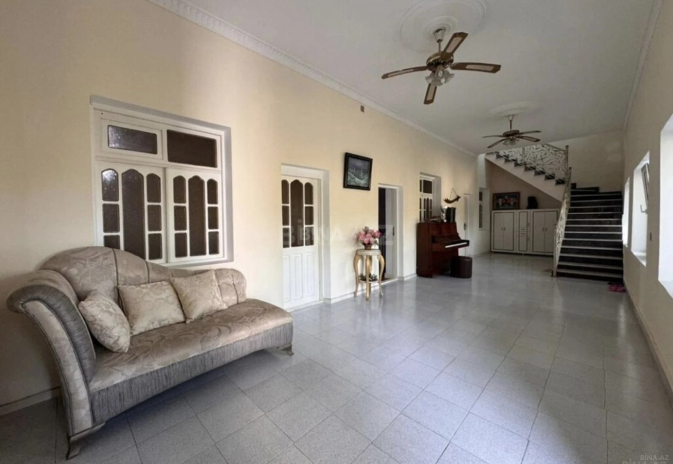 Satılır 6 otaqlı həyət evi 600 m²