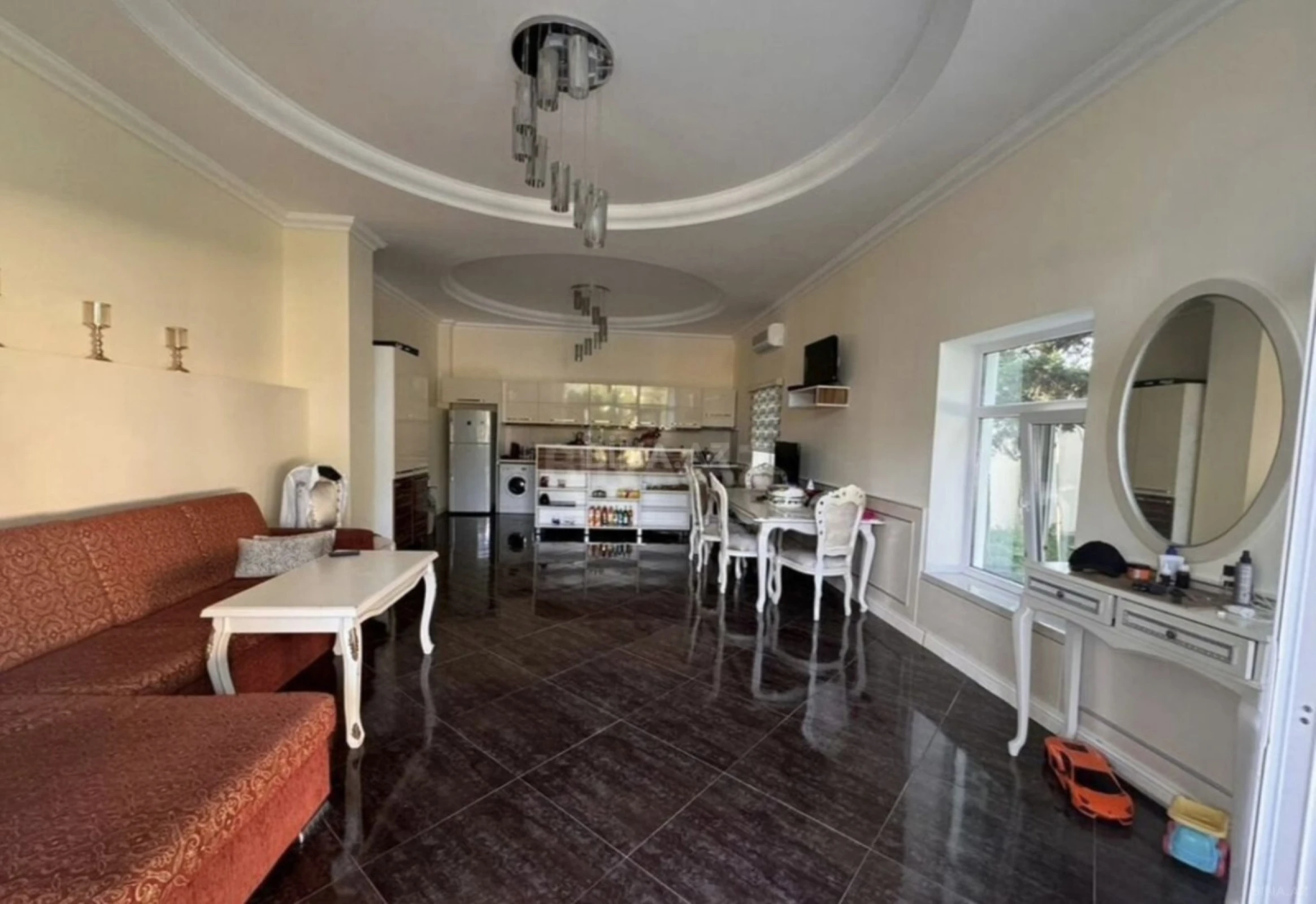 Satılır 6 otaqlı həyət evi 600 m²