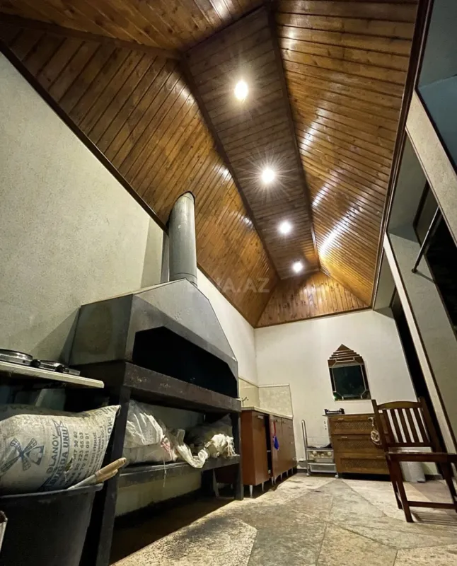 Satılır 6 otaqlı həyət evi 600 m²