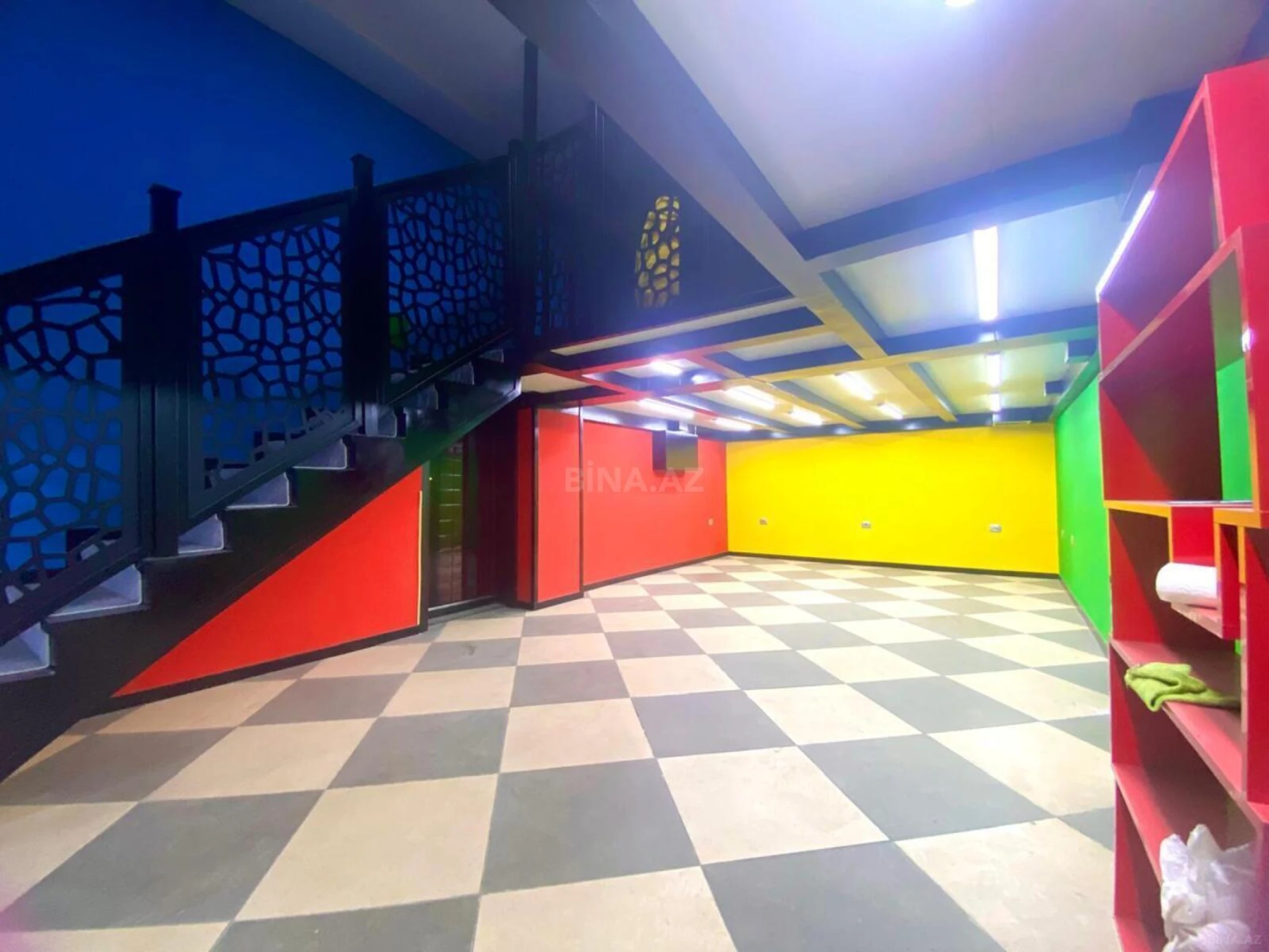 Kirayə verilir obyekt 200 m²