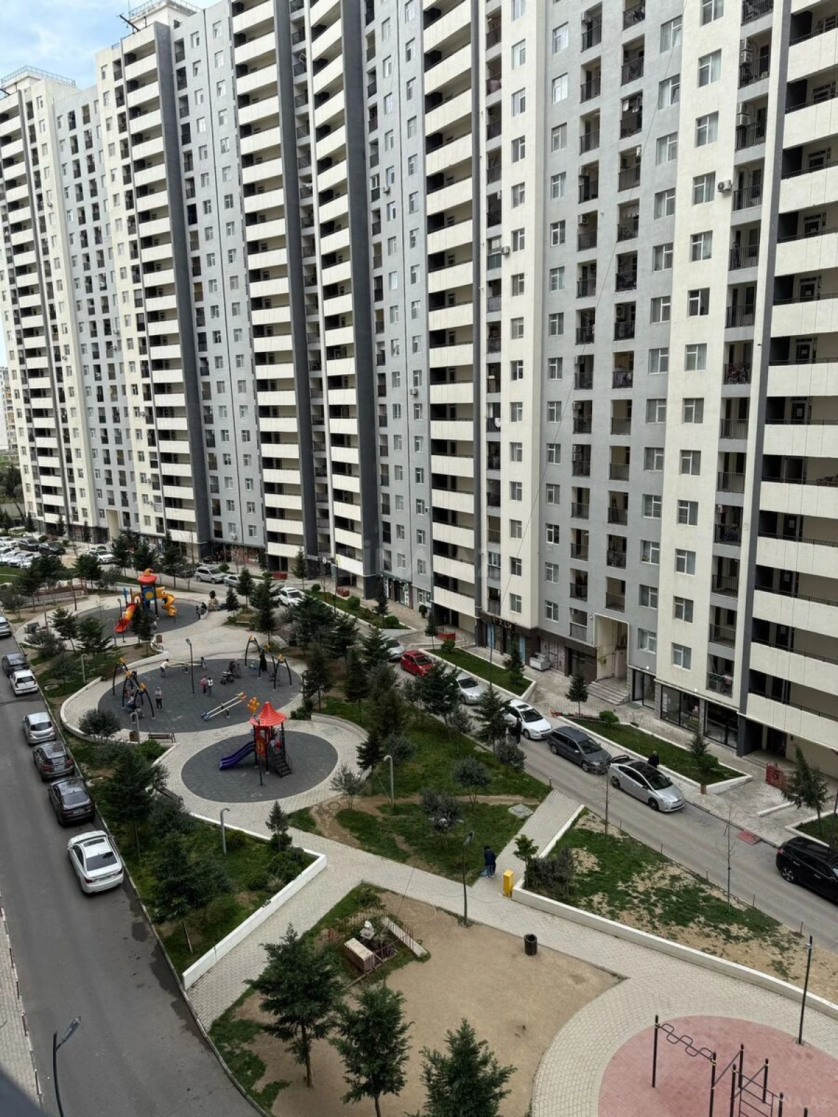 Satılır 4 otaqlı mənzil 155 m²