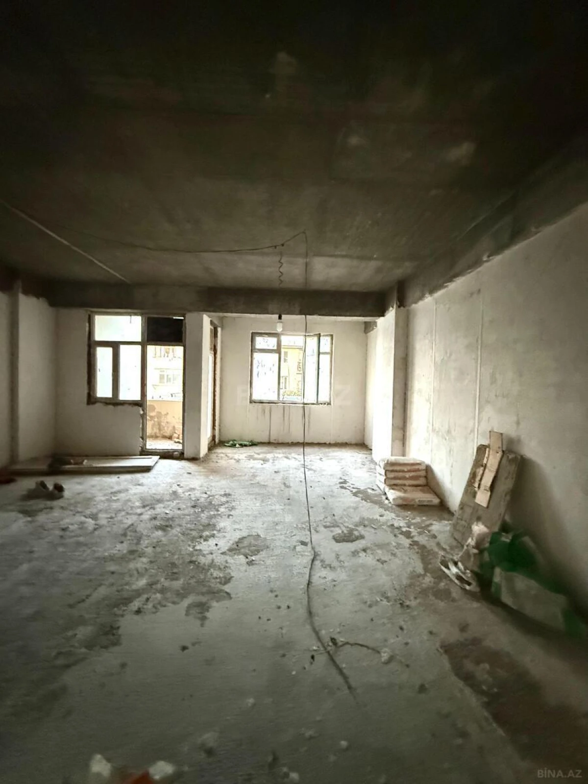 Satılır 3 otaqlı mənzil 145 m²