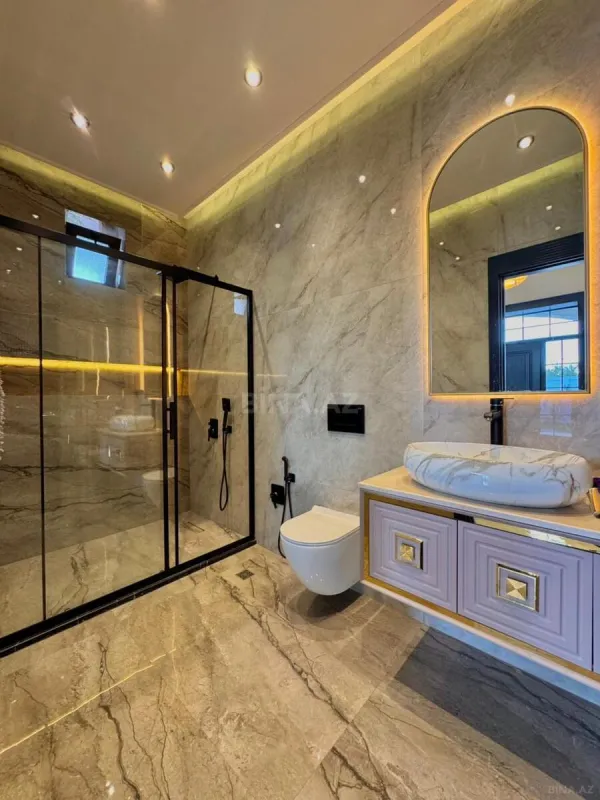 Satılır 6 otaqlı həyət evi 675 m²