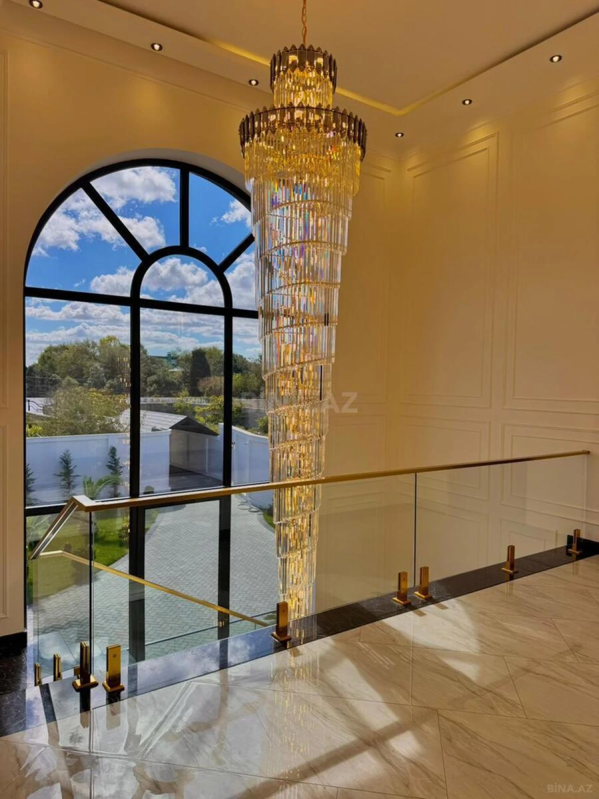 Satılır 6 otaqlı həyət evi 675 m²