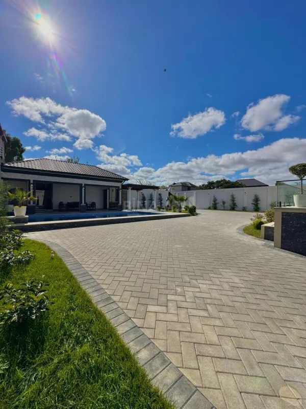 Satılır 6 otaqlı həyət evi 675 m²