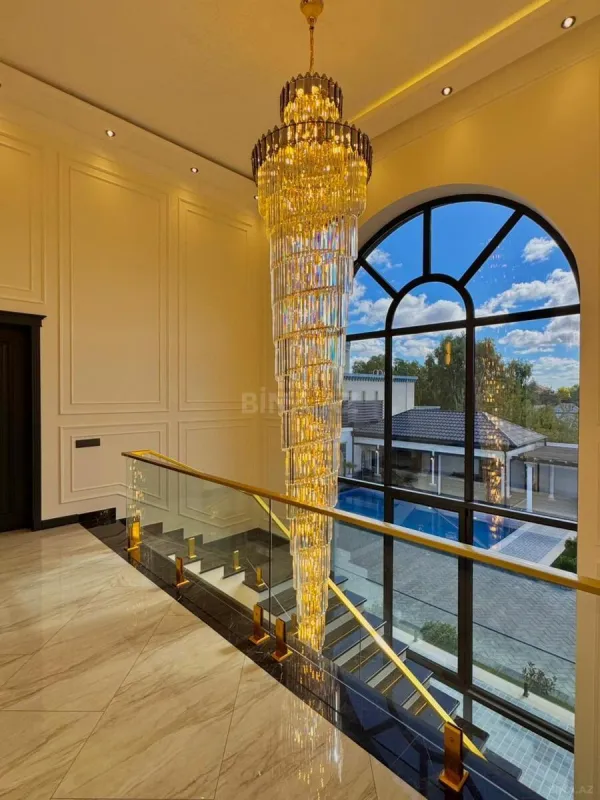 Satılır 6 otaqlı həyət evi 675 m²