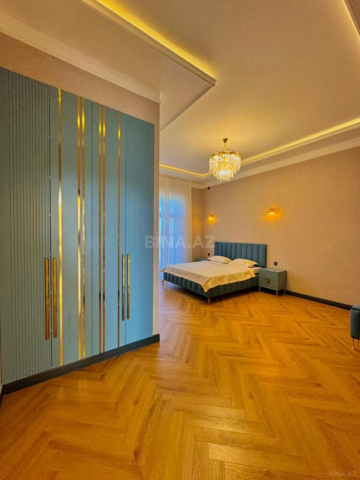 Satılır 6 otaqlı həyət evi 675 m²