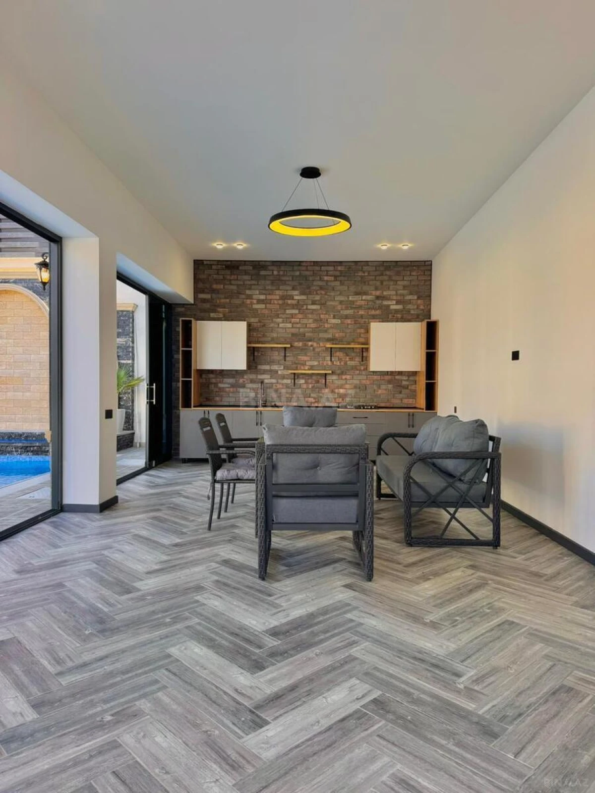 Satılır 6 otaqlı həyət evi 675 m²