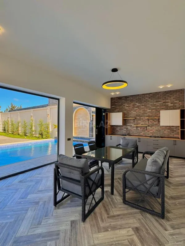 Satılır 6 otaqlı həyət evi 675 m²