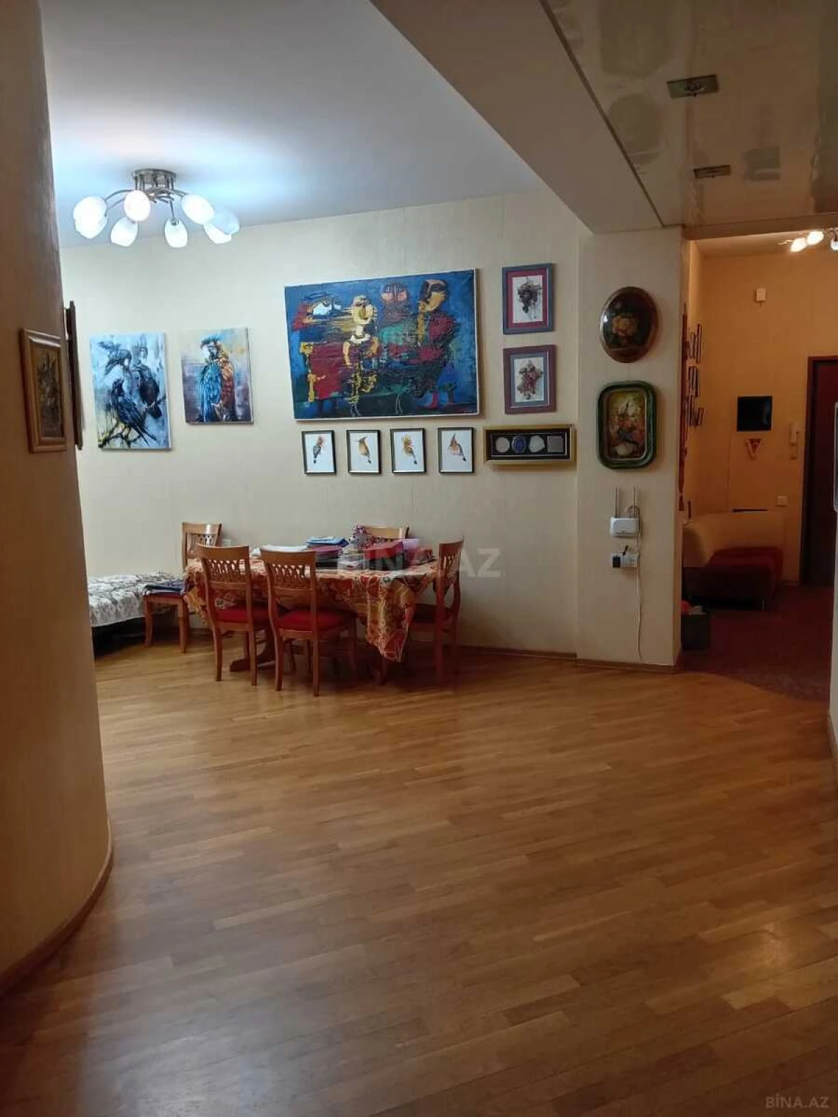 Satılır 4 otaqlı mənzil 155 m²