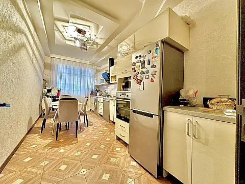 Satılır 2 otaqlı mənzil 103 m²