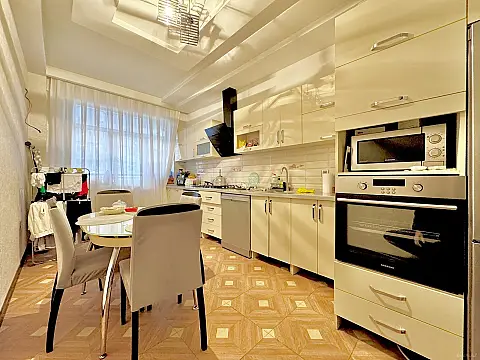 Satılır 2 otaqlı mənzil 103 m²