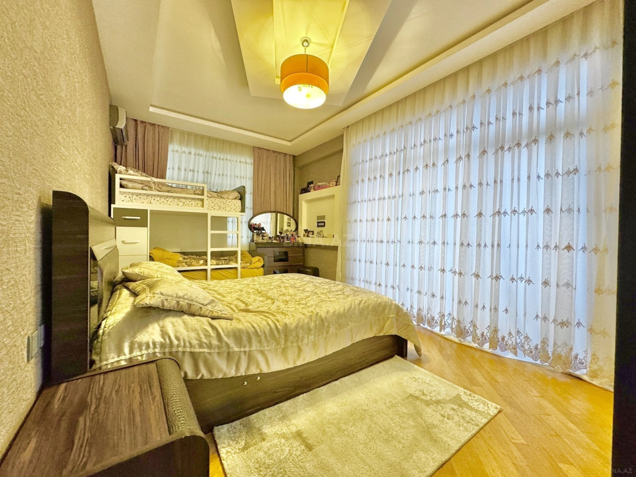 Satılır 2 otaqlı mənzil 103 m²