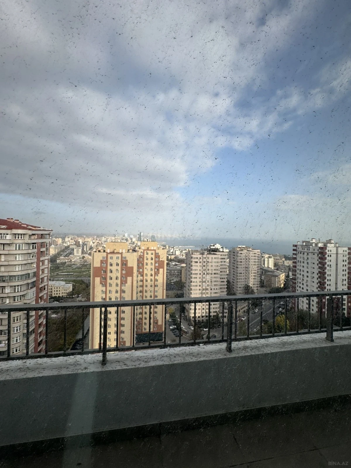 Satılır 7 otaqlı mənzil 345 m²