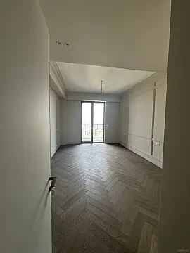 Satılır 7 otaqlı mənzil 345 m²