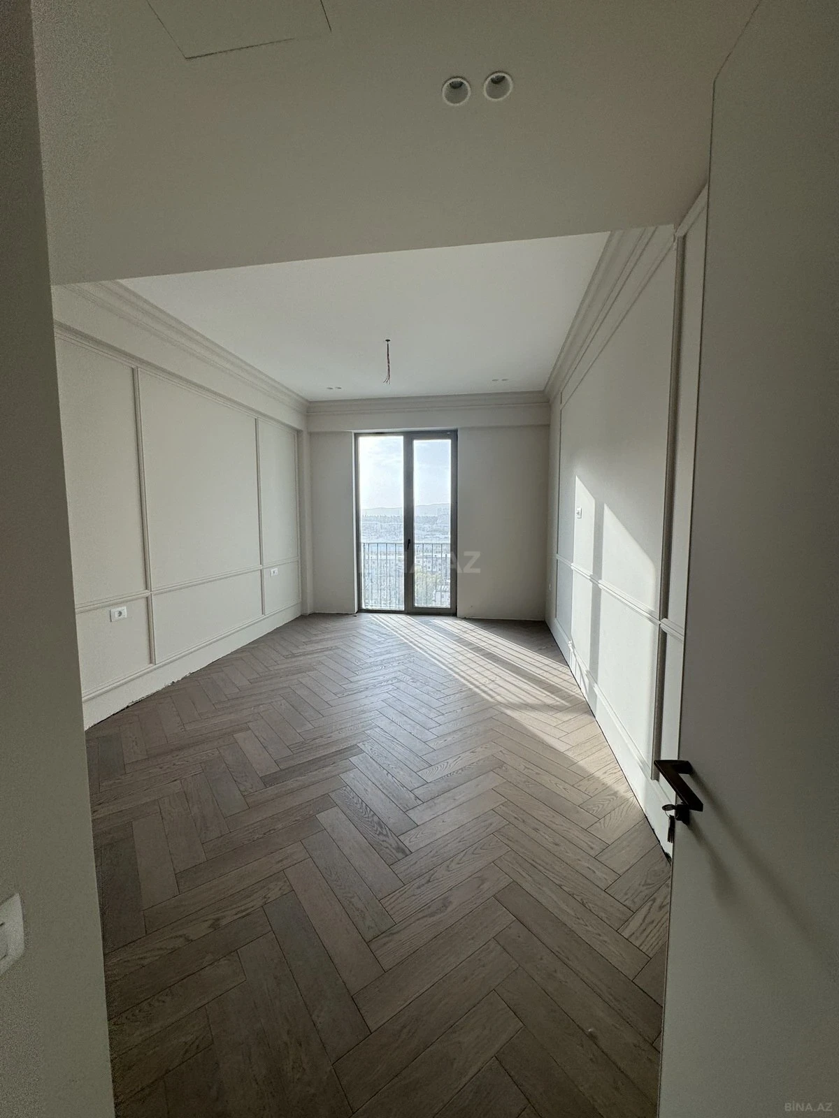 Satılır 7 otaqlı mənzil 345 m²