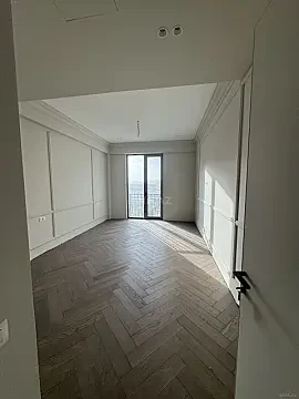 Satılır 7 otaqlı mənzil 345 m²