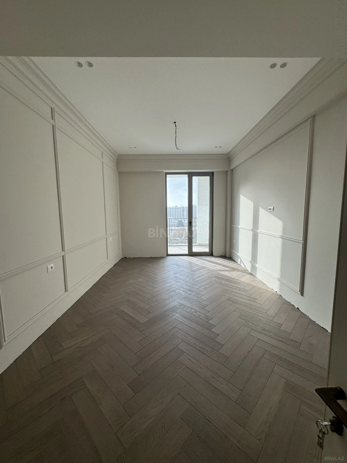 Satılır 7 otaqlı mənzil 345 m²